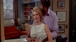 كتكوت سكس عربي محارم مترجم صغير ينفخ قطتها بإصبع