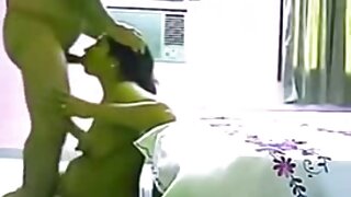 امرأة ناضجة ومثيرة للغاية تعطي رأسها مع السائل المنوي في الفم الجزء محارم مترجم اجنبي 2