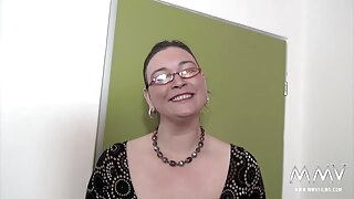 أحمر الشعر سوزانا يشعر امرأة ناضجة مترجم سكس محارم مطيع جدا